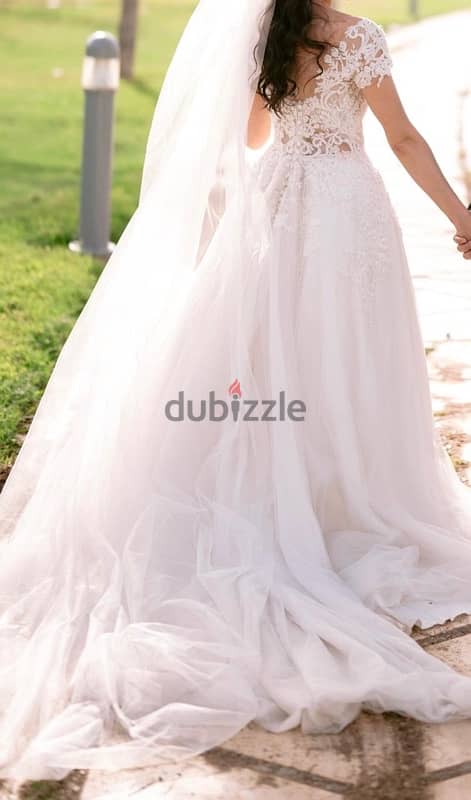 wedding dress with long veil for sale 4