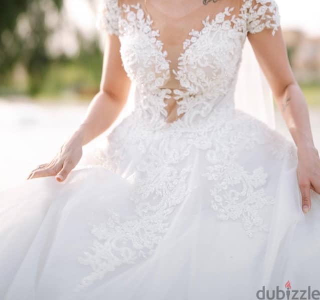 wedding dress with long veil for sale 5