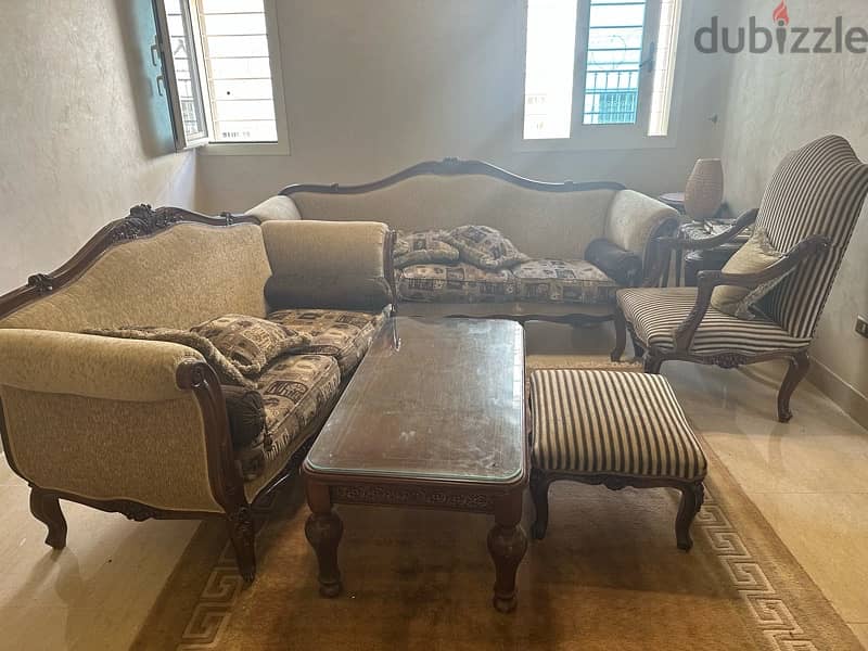 Living room very good condition 3