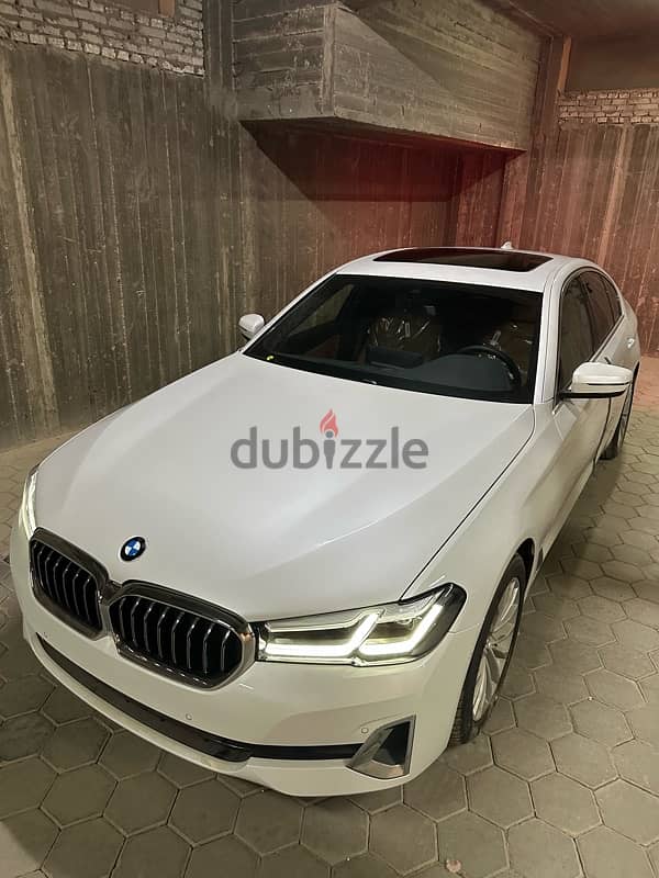 Bmw520i 2023 Luxury-ZERO-Pearl White/Camel وكيل ابيض فرش جملي 4