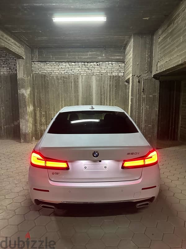 Bmw520i 2023 Luxury-ZERO-Pearl White/Camel وكيل ابيض فرش جملي 5