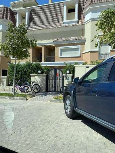 Duplex for sale in a very special location next to Madinaty with a 42% discount in Sarai Compound, New Cairo