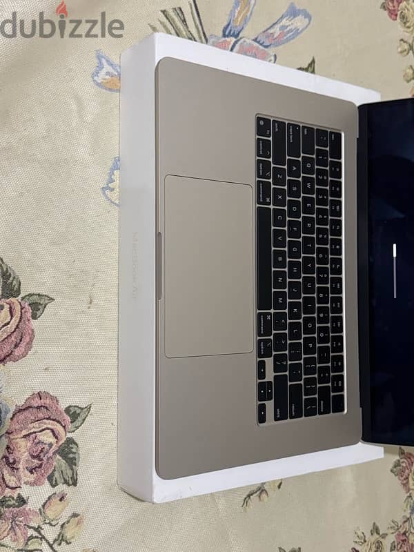 Macbook Air M2 2023 15 Inch 512GB مشحون ١١ مرك فقط بكل حاجته بالضمان 1