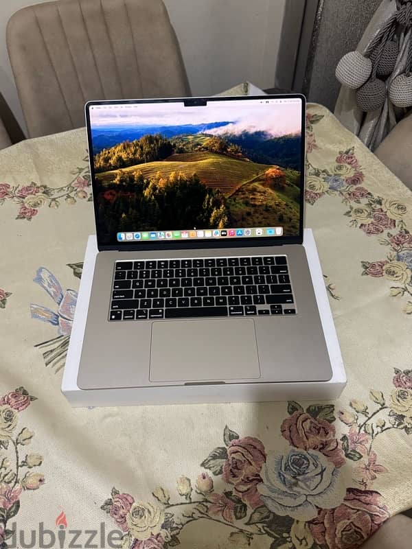 Macbook Air M2 2023 15 Inch 512GB مشحون ١١ مرك فقط بكل حاجته بالضمان 2