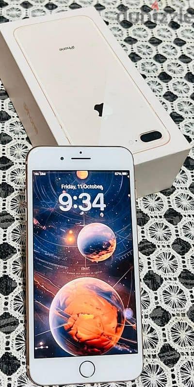 iphone 8 plus Gold excellent condition with carton only