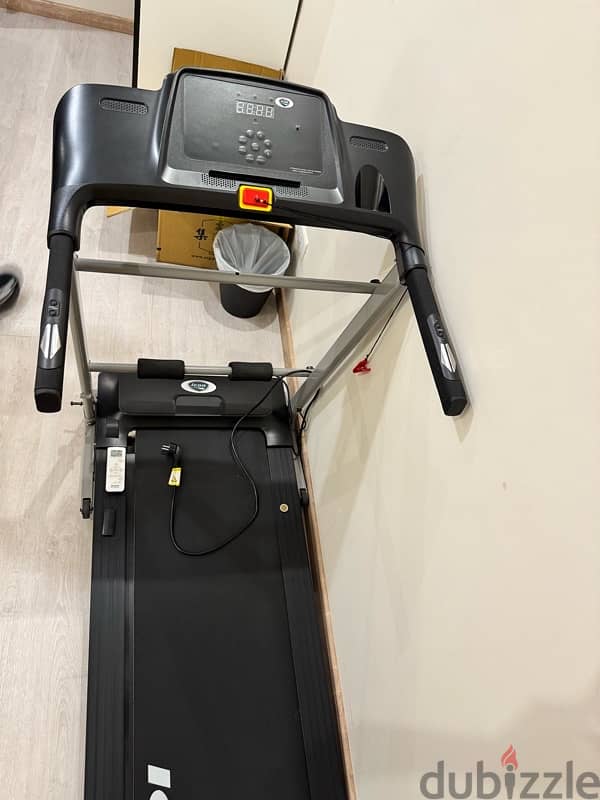 ICON FITNESS Treadmill multi func with massage 1