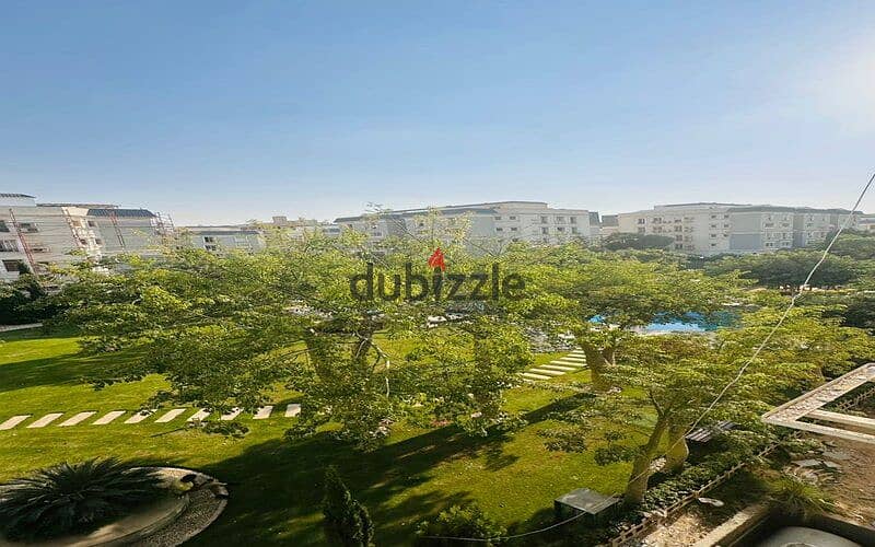 For sale apartment 140 m Fully Finished  in Mountain View Executive in the Fifth Settlement, overlooking the swimming pool and landscape 5