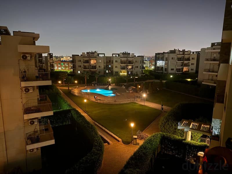 For sale, a 3-room apartment in The Address Compound, Sheikh Zayed, with furniture and appliances prime location p 2