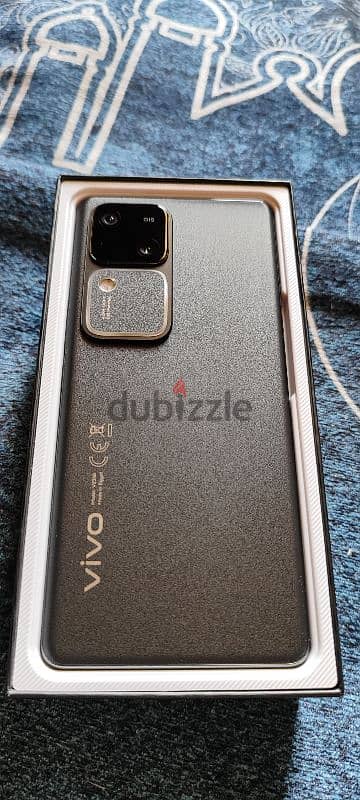 vivo v30 12/256 5g بحاله الجديد تماما استخدام بسيط جدا بيع او بدل 4