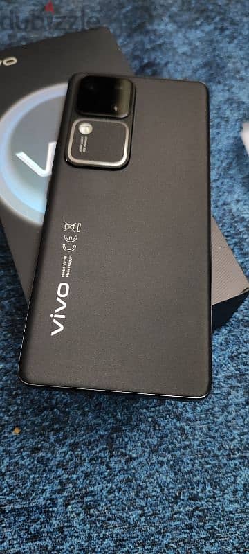 vivo v30 12/256 5g بحاله الجديد تماما استخدام بسيط جدا بيع او بدل 9