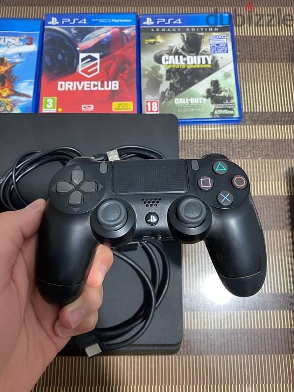 بلايستيشن 4slim مع ( controller 1) و ثلاث العاب وارد الامارات 1