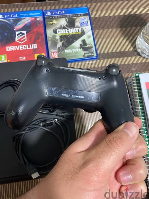 بلايستيشن 4slim مع ( controller 1) و ثلاث العاب وارد الامارات 2