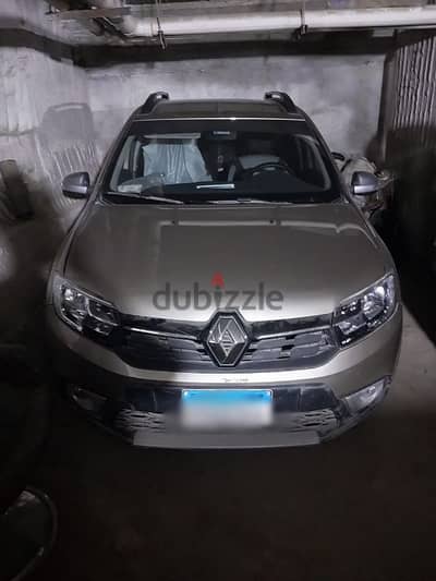 Renault Sandero Stepway  كسر زيرو كامله فابريكة في الضمان عداد ٩٠٠٠كم