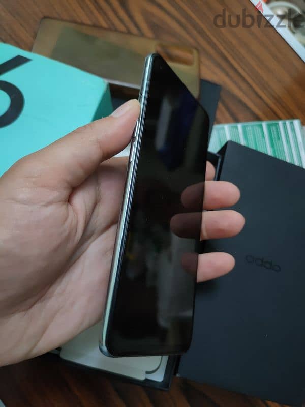 اوبو oppo reno 6 حالة ممتازة معاة العلبة ومشتملاتة 2