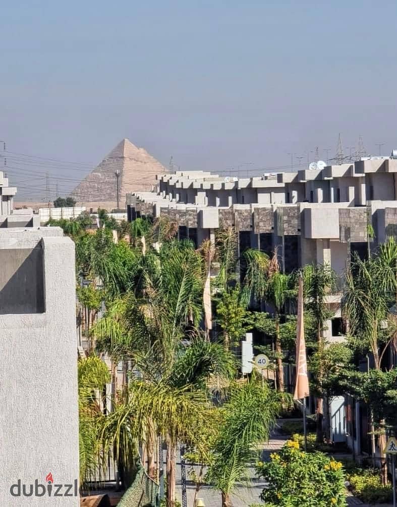 I live in Fort Penthouse at a very special price in installments with a view of the pyramids in the tourist capital 2