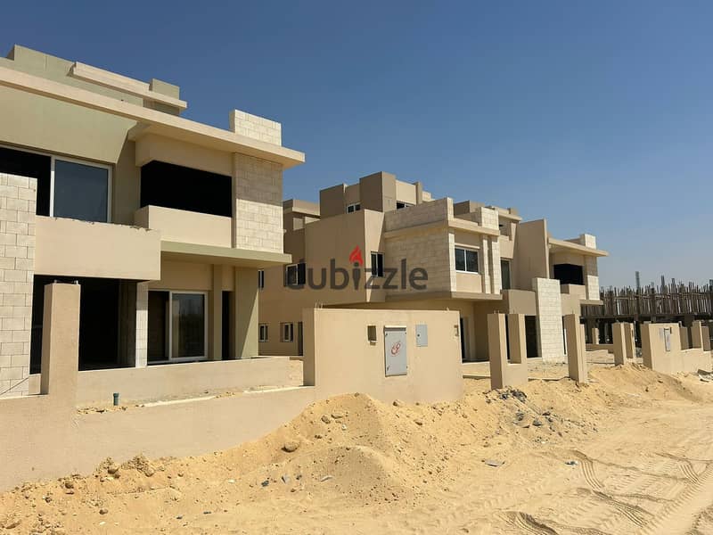 Villa for immediate delivery in Hyde Park Sheikh Zayed Tawny in installments 1