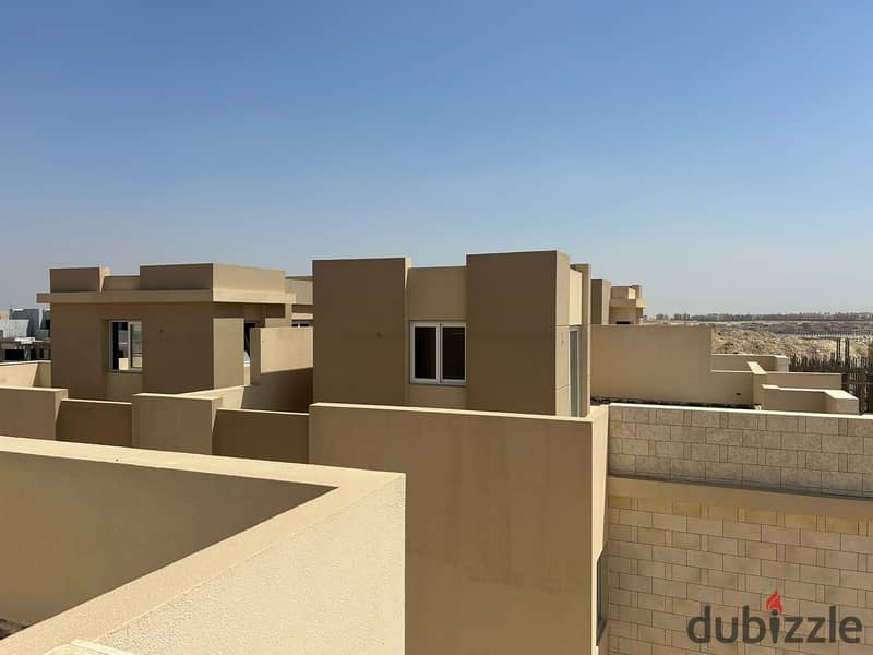 Villa for immediate delivery in Hyde Park Sheikh Zayed Tawny in installments 5