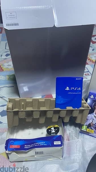 PlayStation 4 slim 2