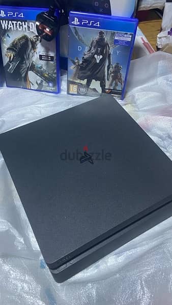 PlayStation 4 slim 3