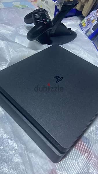 PlayStation 4 slim 4