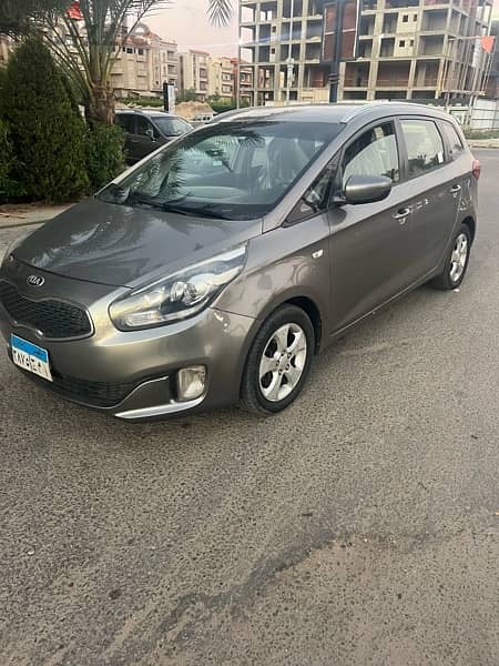 Kia Carens 2015 1