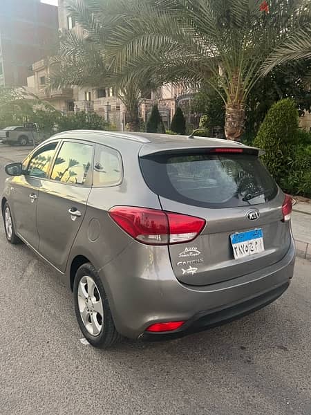 Kia Carens 2015 4