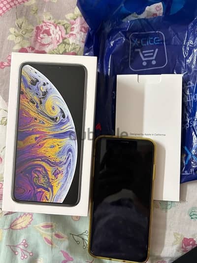 iphone XS max with box perfect use