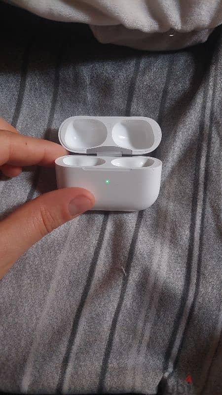 Apple airpods 2 (second generation) 2