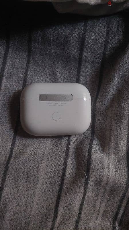 Apple airpods 2 (second generation) 3