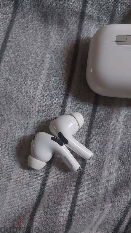 Apple airpods 2 (second generation) 5