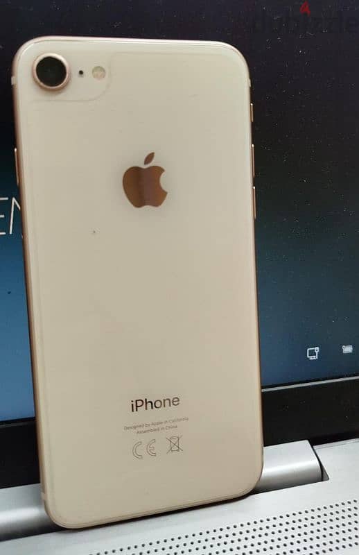 iPhone 8 Gold 64GB 1