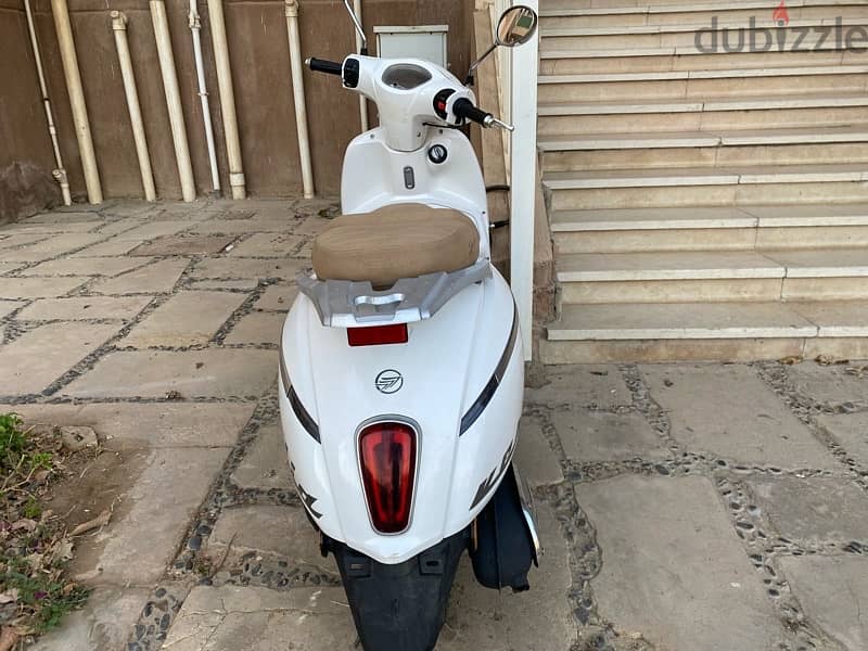 سكوتر لقطه يعتبر جديد keeway versilia  scooter كى واى فيرسيليا 700 km 2