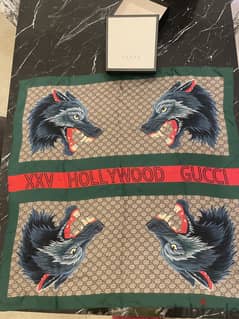 Gucci Wolf 100% pure silk Scarf 90*90 0