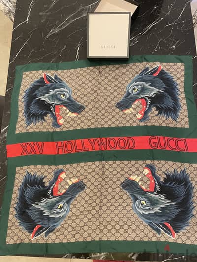 Gucci Wolf 100% pure silk Scarf 90*90