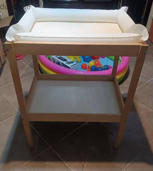 Ikea changing table with babycare mat ترابيزة ايكيا لتغيير الحفاضات 3