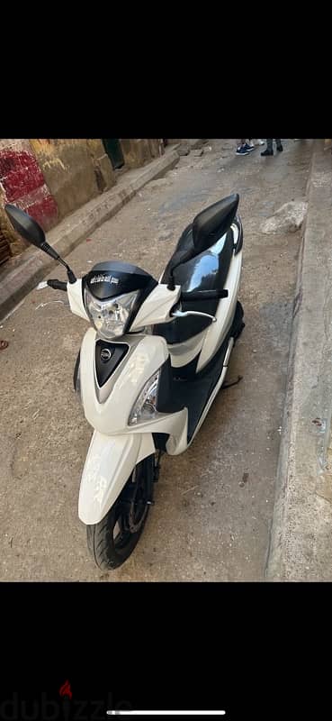 سكوتر sym st200 5