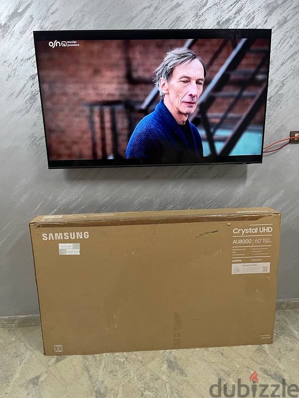 SAMSUNG  Crystal UHD  AU8000 60"152cm  شاشة للبيعCNN 1