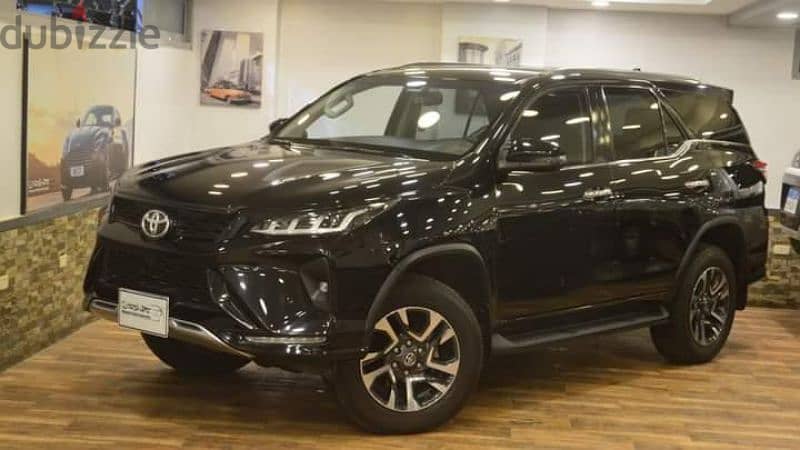 Toyota Fortuner SR5 2025 1