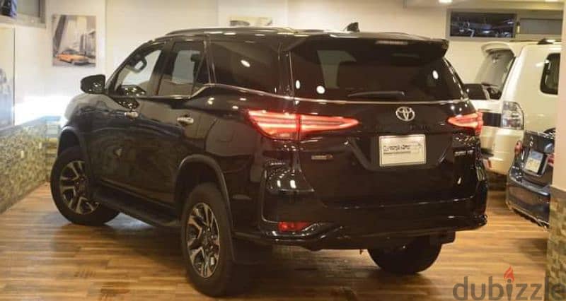 Toyota Fortuner SR5 2025 5