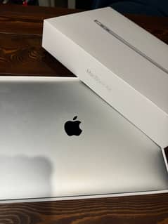 macbook air 2020 m1 like new 0