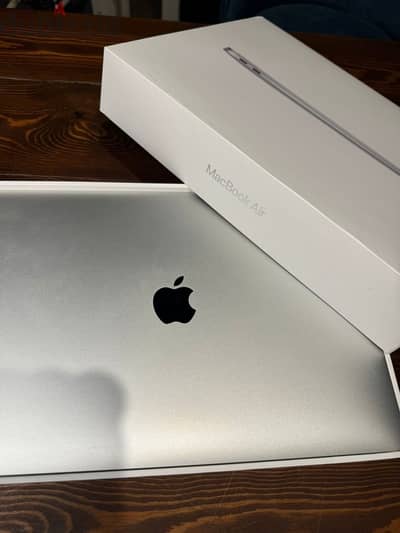 macbook air 2020 m1 like new