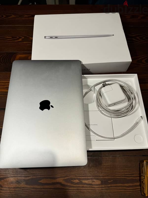 macbook air 2020 m1 like new 2