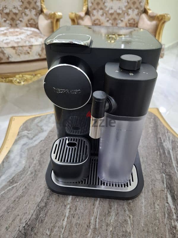 للبيع ماكينه اسبرسو كبسولات  ماركة نسبرسو  Nespresso Gran Lattissima 1