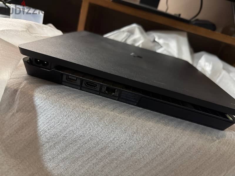 Playstation 4 Super Slim 500GB 1