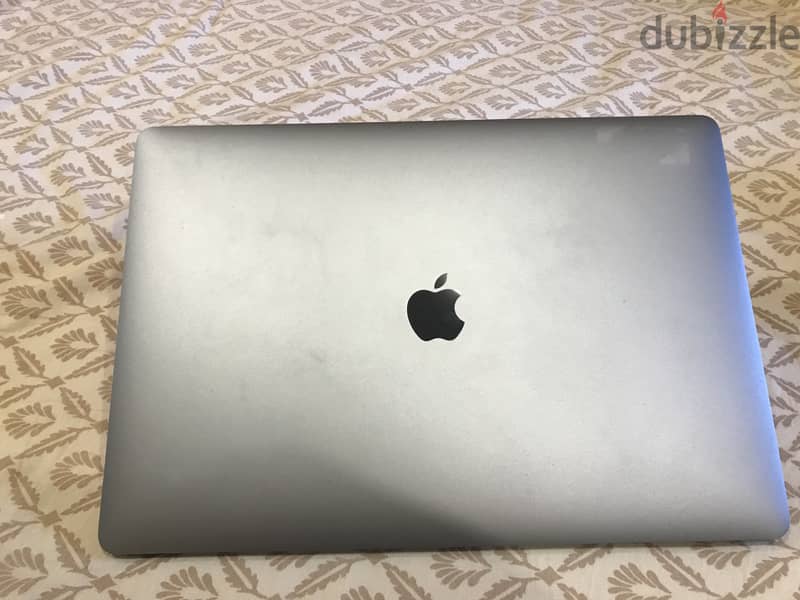 like new macbook pro 16 inch i7 2018 ,32gb ram ,512gb ssd 5