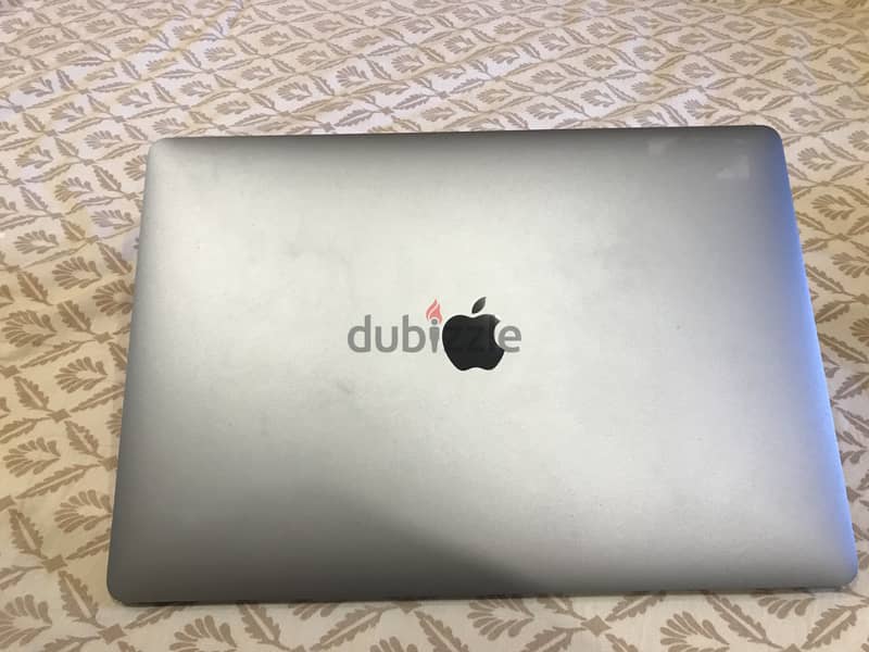 like new macbook pro 16 inch i7 2018 ,32gb ram ,512gb ssd 6