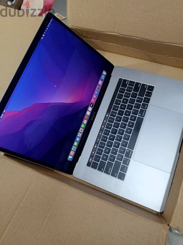 MacBookpro15 retina 2018 i9 16ram 500ssd amd4ddr5 2