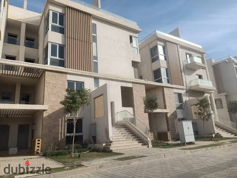 Middle townhouse for sale, 220 meters, lowest down payment, special view, delivery soon, in Mountain View i City, new Cairo 2