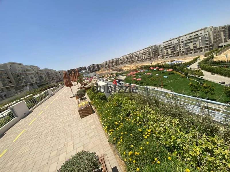 Middle townhouse for sale, 220 meters, lowest down payment, special view, delivery soon, in Mountain View i City, new Cairo 4