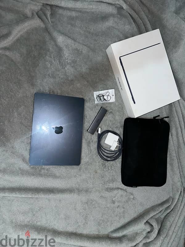 Apple macbook M3 13.6 inch 16GB unified memory  512GB SSD 2